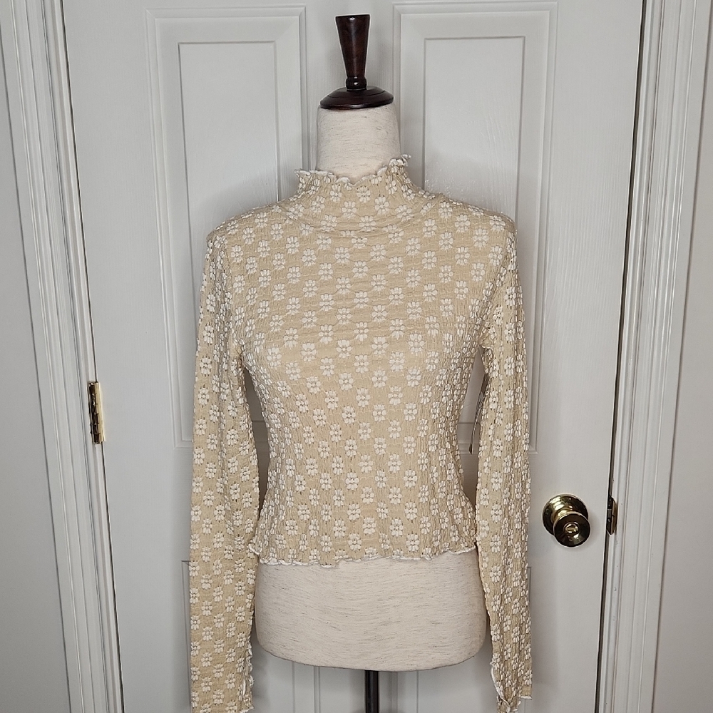 Sunland 17 Sandra Cream White Floral Long Sleeve Top Size M NWT
